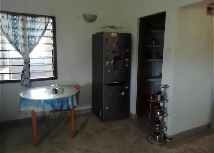 Zuri Homestay Wifi & Ocean Breeze !!