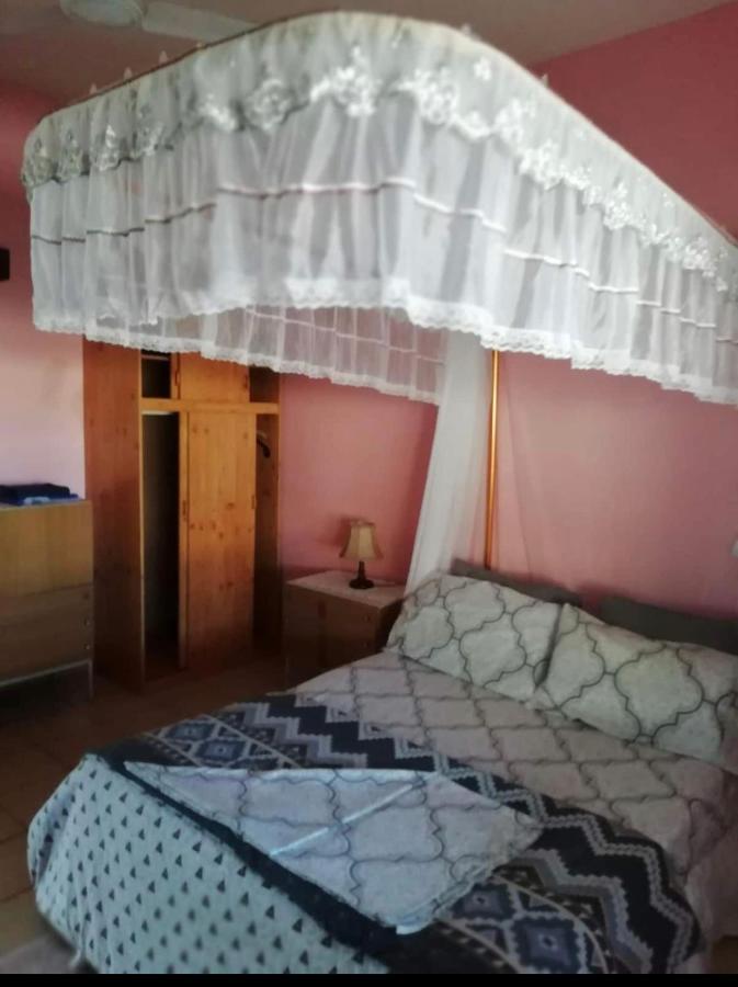 Homestay Zuri Wifi & Ocean Breeze !! *