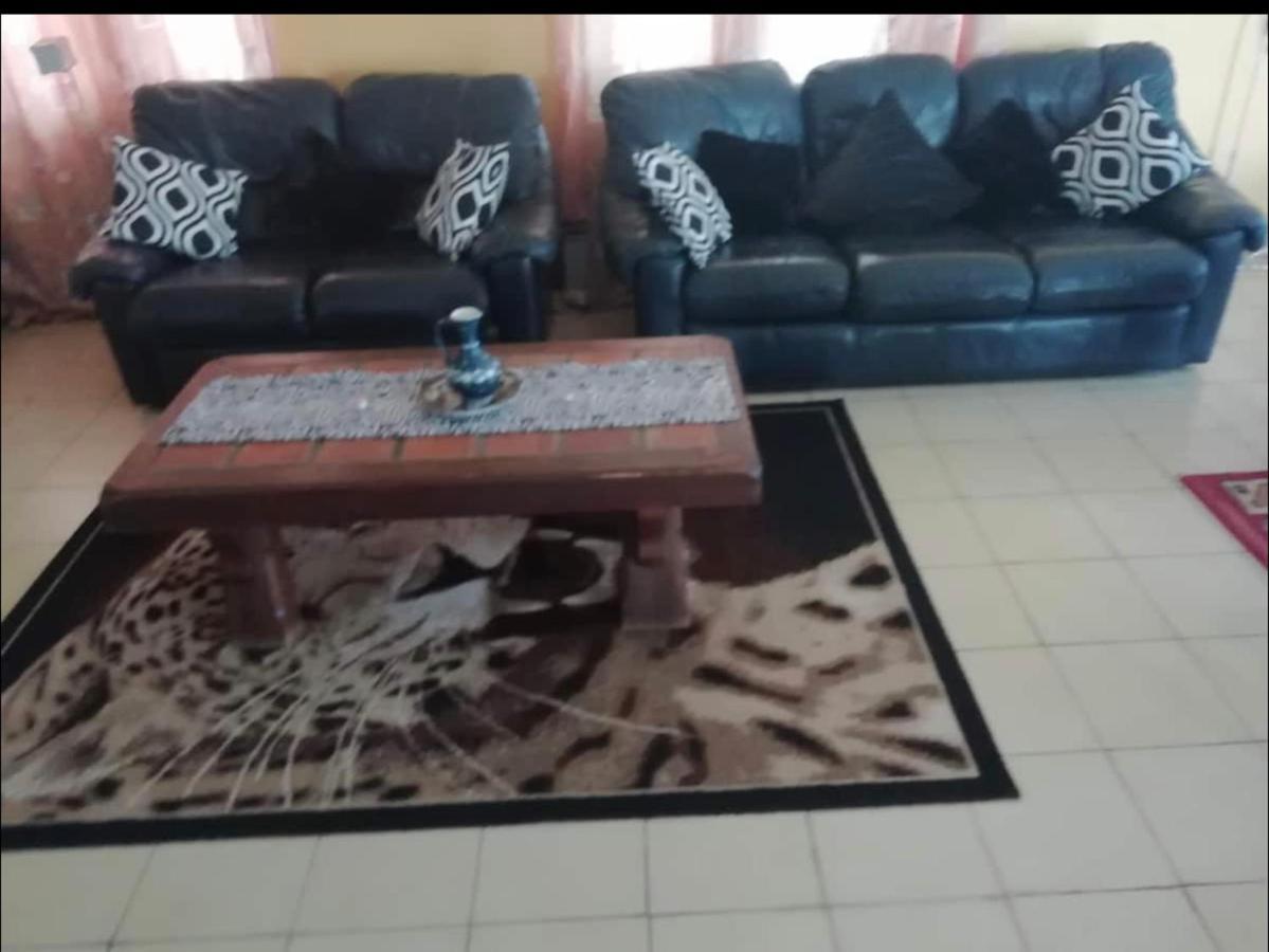 Zuri Wifi & Ocean Breeze !! Homestay Mombasa