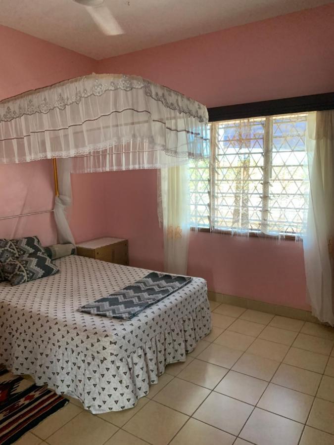 Zuri Wifi & Ocean Breeze !! Homestay